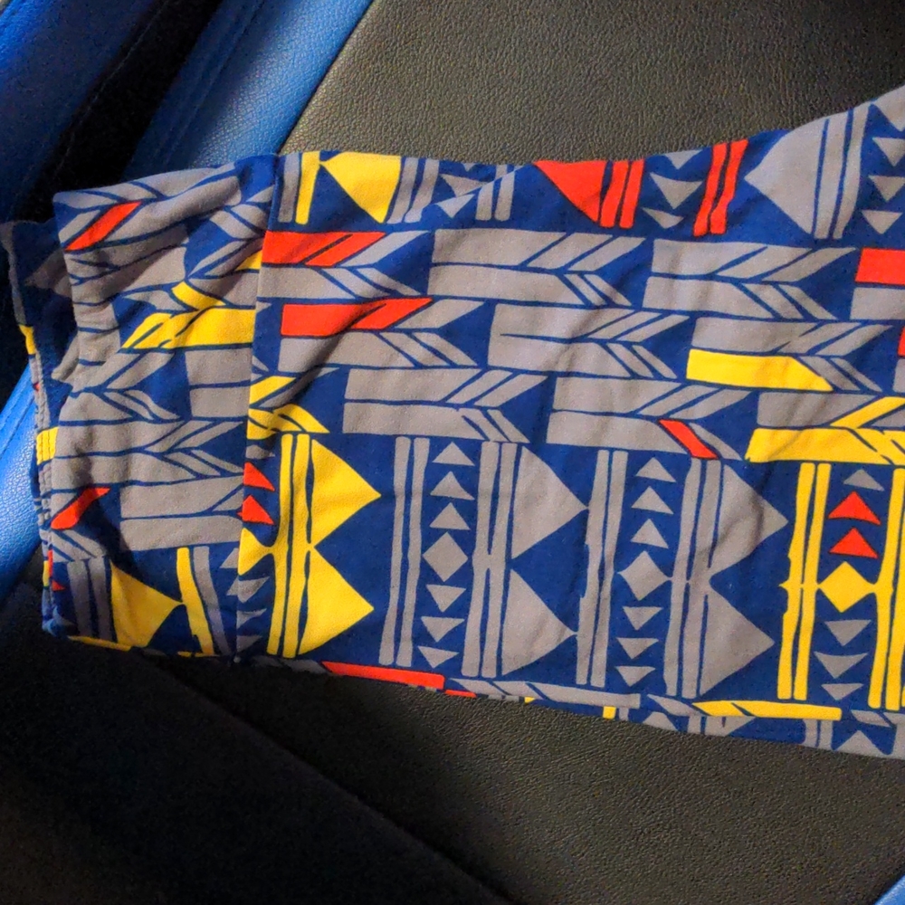 Open package LuLaRoe TC leggings blue yellow gray red triangles